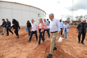 Governadora Celina Leão inspeciona obras de R$ 34 mi para abastecimento no DF
