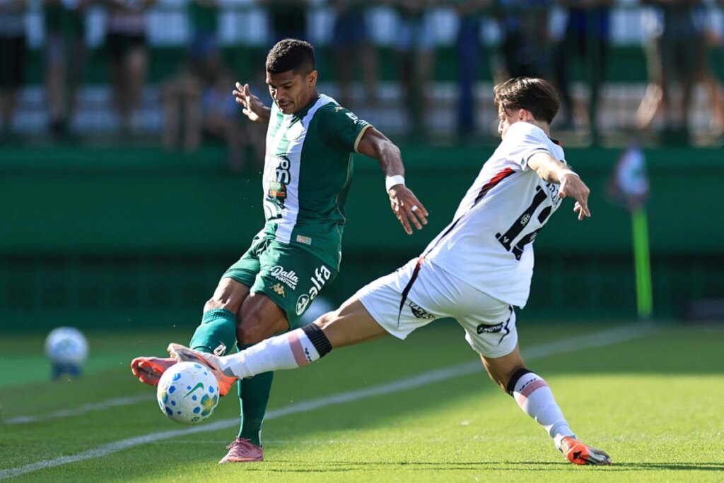 Chapecoense e Vitória empatam em 1 x 1 pelo Campeonato Brasileiro