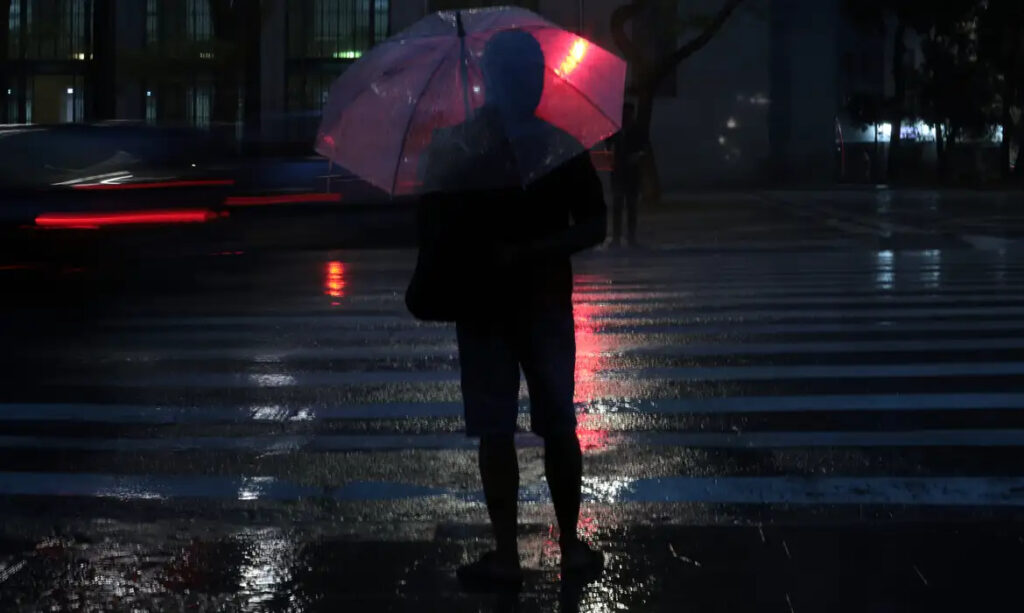 Frente fria avança pelo país e provoca queda de temperatura após onda de calor