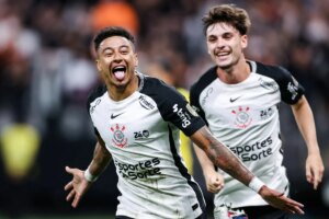 Corinthians domina Peñarol, vence e se mantém 100%
