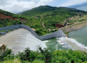Açude Orós atinge capacidade máxima e reforça segurança hídrica no Ceará
