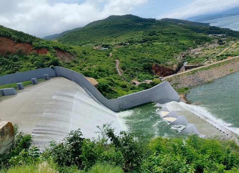 Açude Orós atinge capacidade máxima e reforça segurança hídrica no Ceará