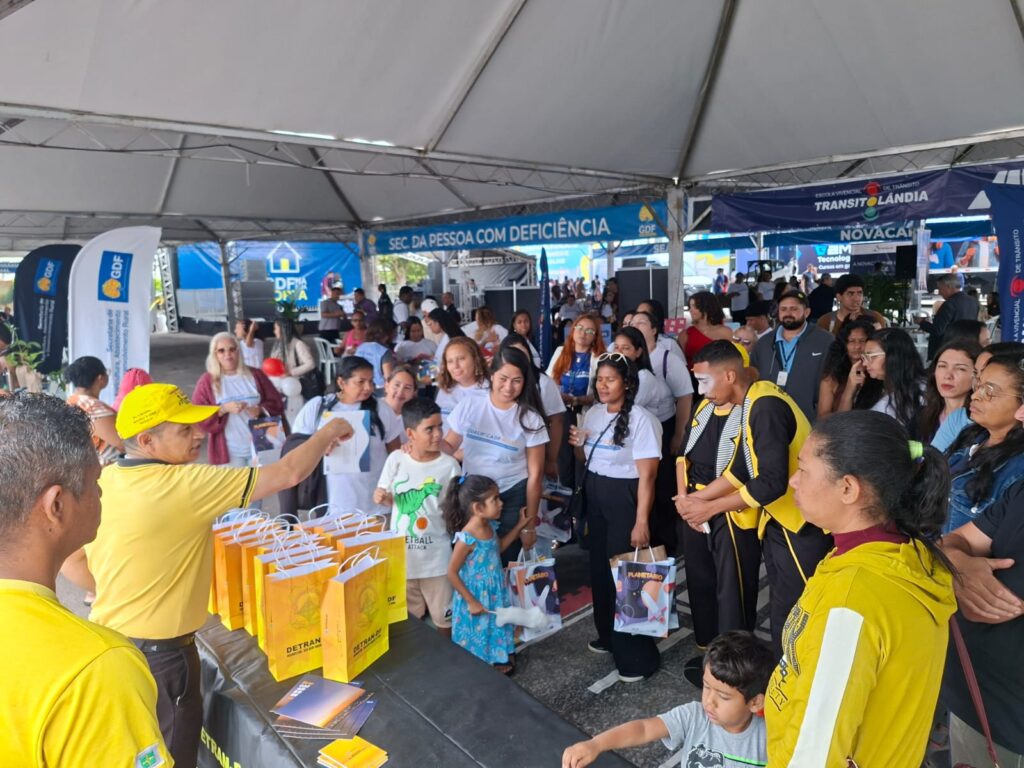 Detran-DF educa 5,8 mil pessoas em ações de trânsito no feriado de Brasília