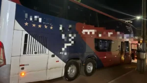 Ônibus parou em Santa Helena de Goiás - (Foto: reprodução/PM)