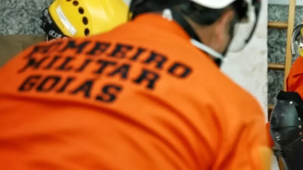 Imagem ilustrativa de bombeiros em atividade - (Foto: reprodução)