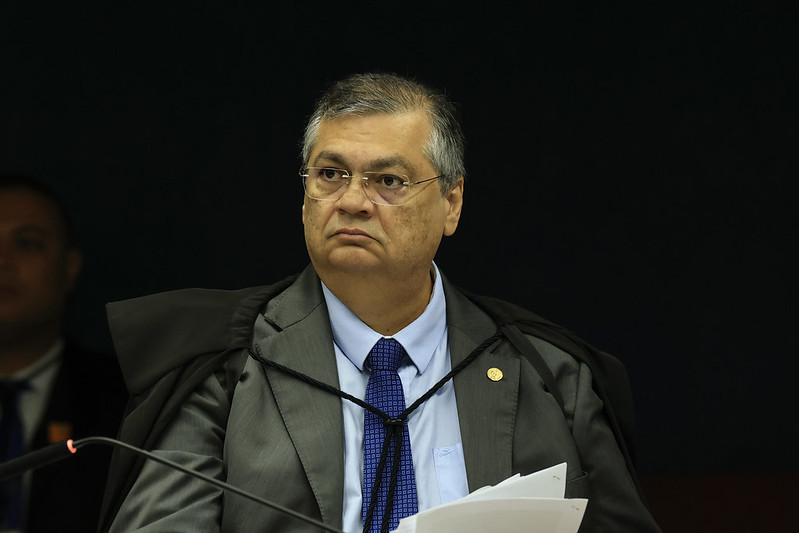 Flávio Dino pede vista e interrompe julgamento sobre eleições no RJ