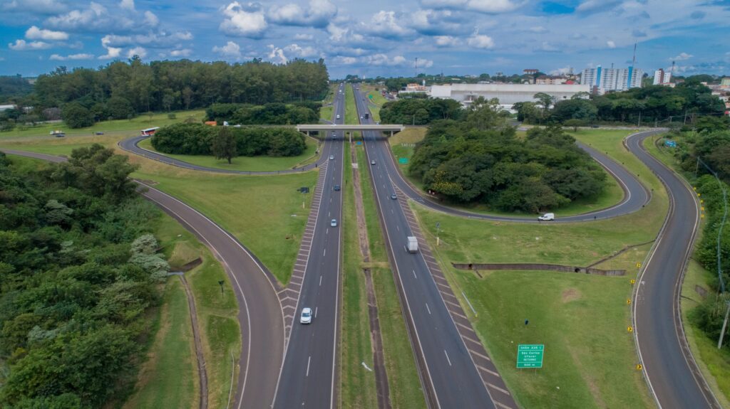 EcoRodovias arremata Rotas Gerais no 1º leilão rodoviário federal de 2026