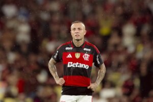 Flamengo atualiza os quadros de Saúl, Erick, Cebolinha e Jorginho