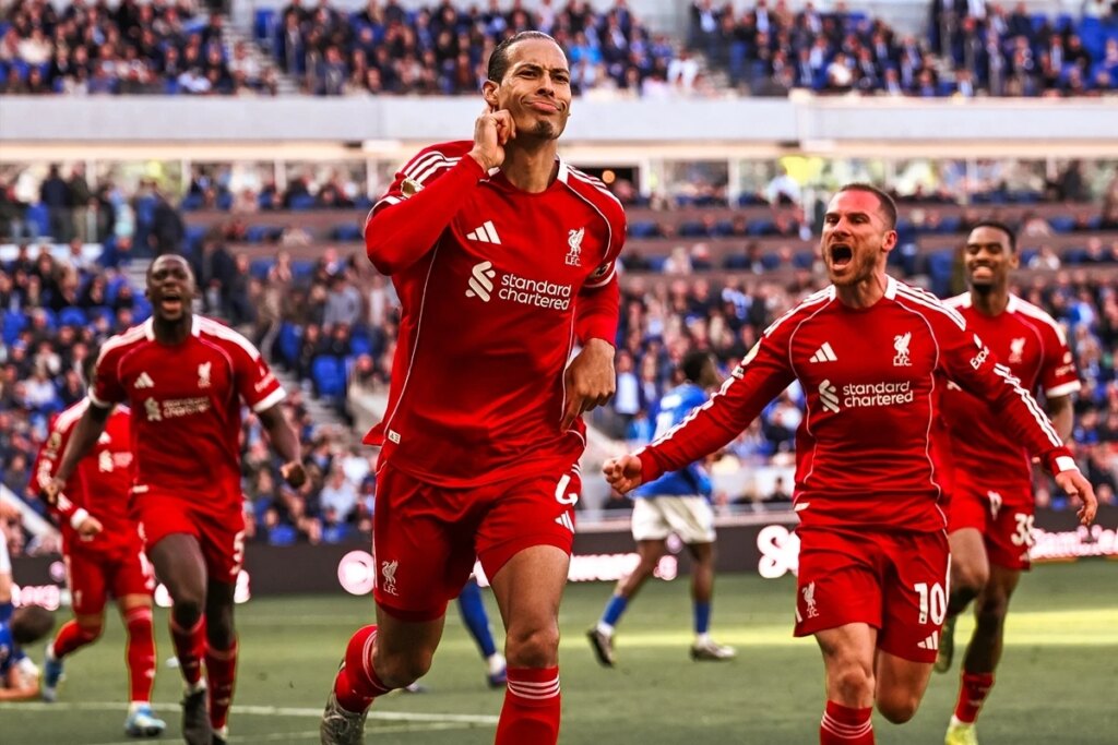 Van Dijk marca no fim e Liverpool vence Everton pela Premier League