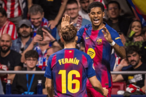 Barcelona vence Atlético de Madrid e se isola na liderança do Espanhol