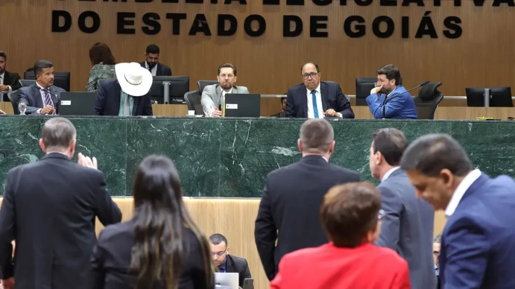 Imagem mostra plenário da Alego