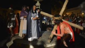 Imagem mostra representação da crucificação de Jesus