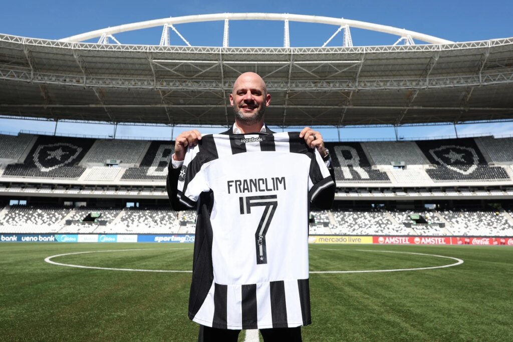 Franclim Carvalho comemora chegada ao Botafogo: "Felicidade imensa"