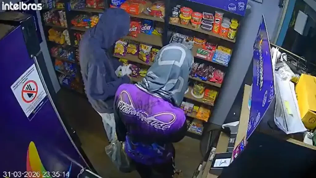 Criminosos invadem mercado e roubam produtos em Goiânia