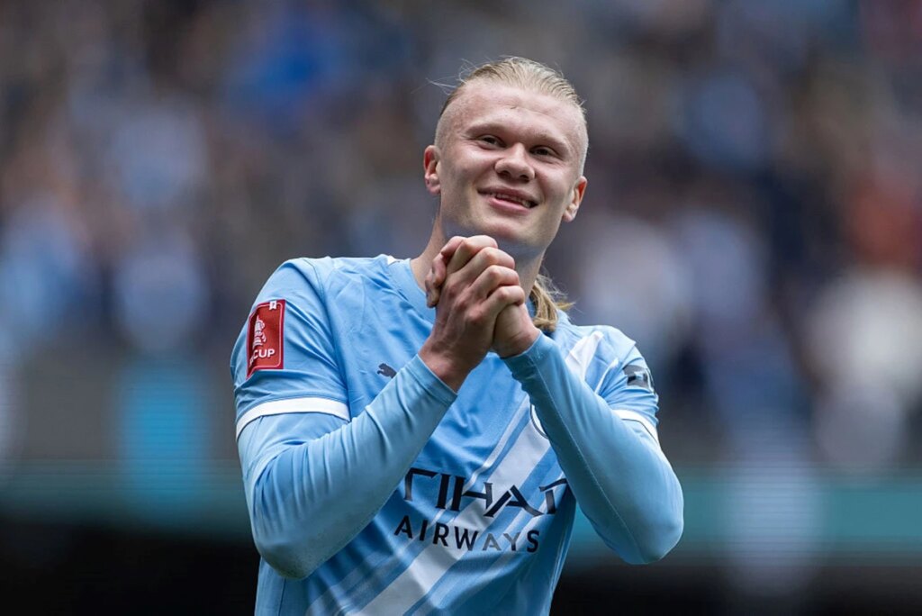 Haaland marca hat-trick e Manchester City goleia o Liverpool