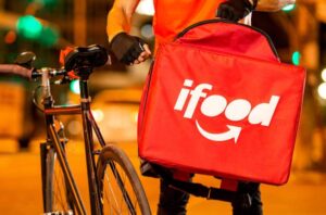 iFood não é responsável por verbas trabalhistas de motoboy contratado por operador logístico, decide TST