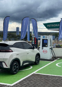 Brasília tem liderança na venda de carros elétricos; “procura é causada por economia”, diz vendedora