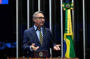 Senador critica Aneel por adiamento temporário de aumento de tarifas no Amapá