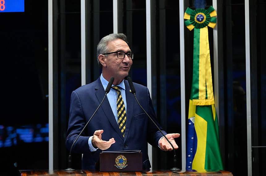 Senador critica Aneel por adiamento temporário de aumento de tarifas no Amapá