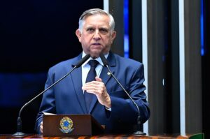 Senador Izalci Lucas denuncia irregularidades no Banco de Brasília