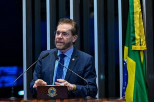 Senador Plínio Valério critica excesso de decisões monocráticas no STF