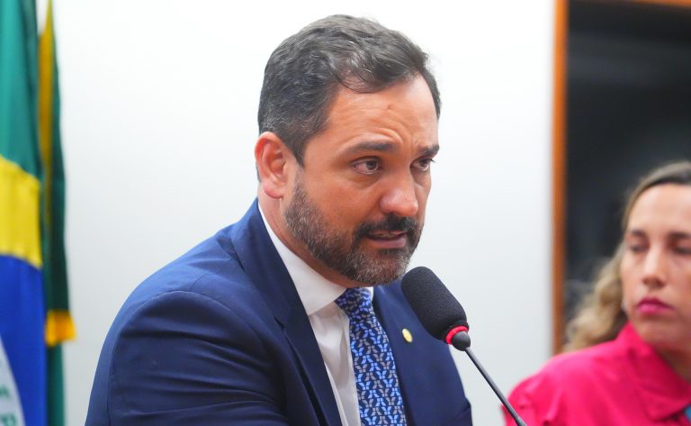 Câmara aprova regras para uso de apps em transporte fretado