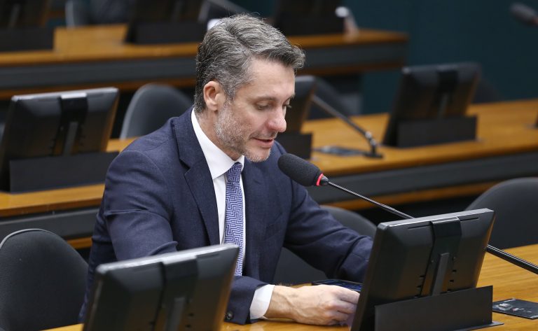Deputado Alex Manente (Cidadania-SP) em reunião da Comissão de Constituição e Justiça e de Cidadania da Câmara dos Deputados