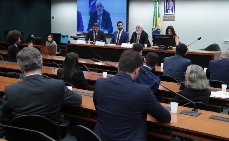 Comissão de Saúde debate retomada de produção nacional de medicamentos