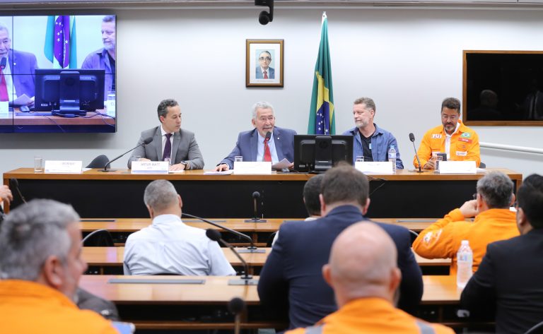 Especialistas culpam distribuidoras por alta nos preços de combustíveis