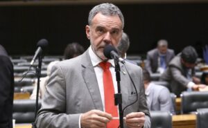 Câmara aprova proibição de reuso de embalagens de tintas imobiliárias