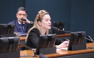 Discussão e votação de propostas legislativas. Dep. Julia Zanatta (PL - SC)