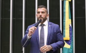 Deputado Carlos Jordy (PL-RJ) fala no Plenário da Câmara dos Deputados