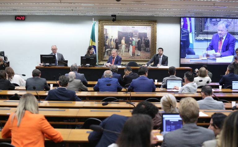 Comissão aprova sete candidatos para vaga de ministro no TCU