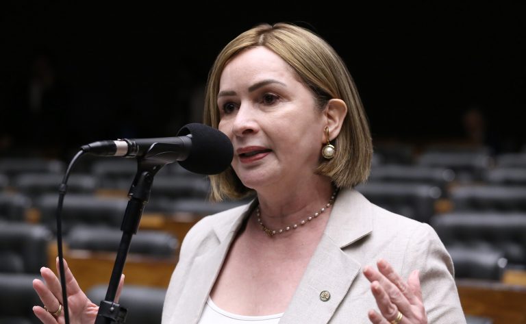 Discussão e votação de propostas legislativas. Dep. Socorro Neri (PP-AC)