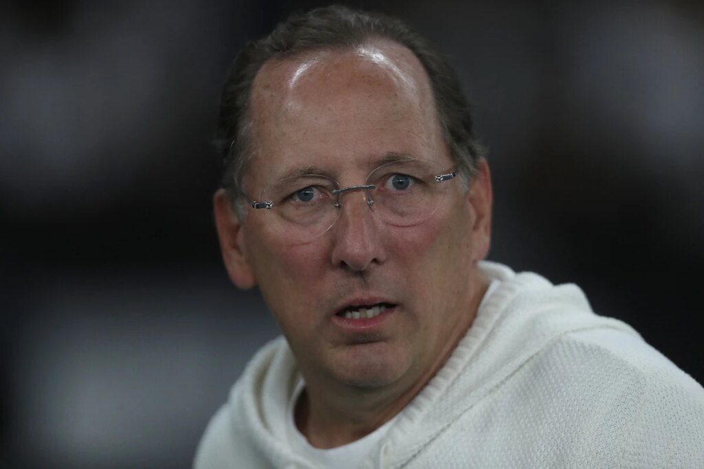 John Textor é afastado da SAF do Botafogo após decisão judicial