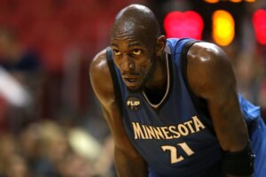 Em homenagem a Kevin Garnett, Timberwolves vão aposentar camisa 21