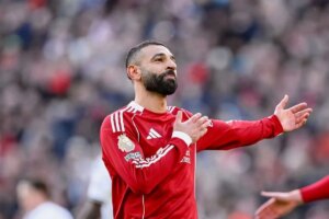 Liverpool domina e vence Fulham no Anfield pela Premier League