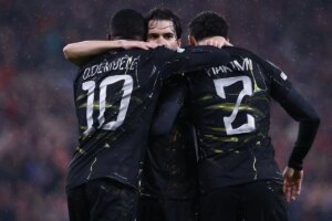 PSG vence Liverpool pela segunda vez e avança à semifinal da Champions