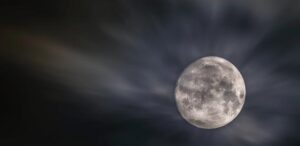 Qual a fase da Lua hoje (3)? Veja calendário lunar de abril 2026