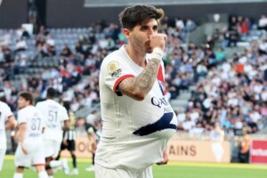 Treinador do PSG compara Beraldo com Busquets: "Vai jogar muito"