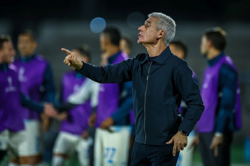Luís Castro revela que tentou trocar batedor de pênalti após erros