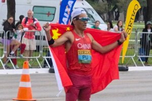 Atleta chinês vence 10 km sub-20 no Mundial de Marcha Atlética