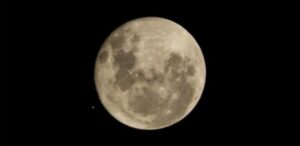 Qual é a fase da Lua hoje (16)? Veja calendário lunar de abril 2026