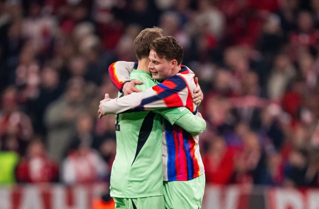 Comemoração e alívio! Neuer vibra com classificação do Bayern, após falha contra o Real