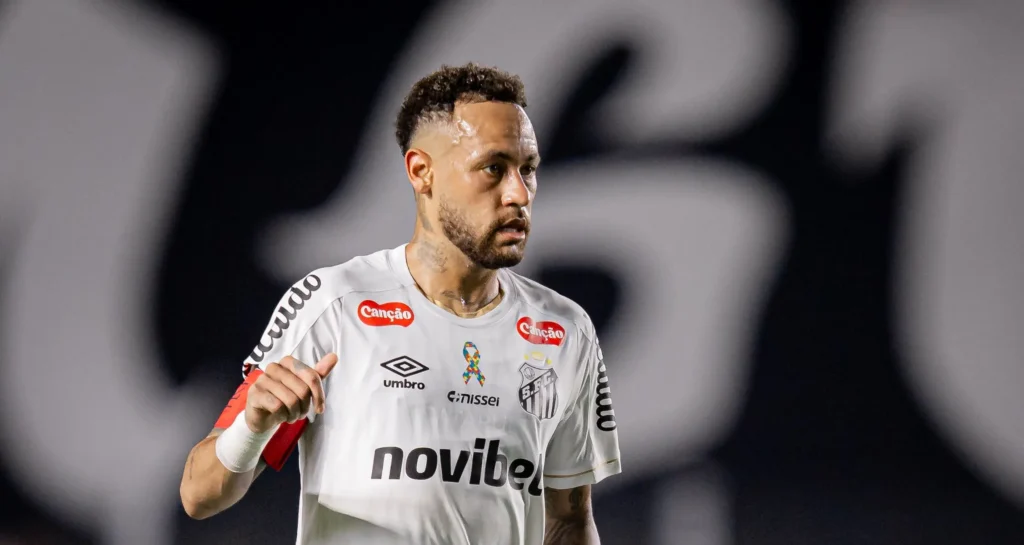 Arbitro relata desrespeito de Neymar sobre cartão que o tirou do jogo contra o Flamengo