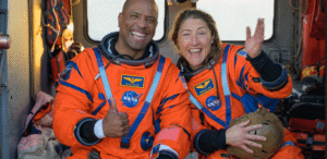 astronautas estão em navio da Marinha dos EUA para passar por exames médicos