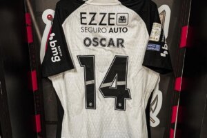Oscar Schmidt é homenageado em jogo do Corinthians no Brasileirão