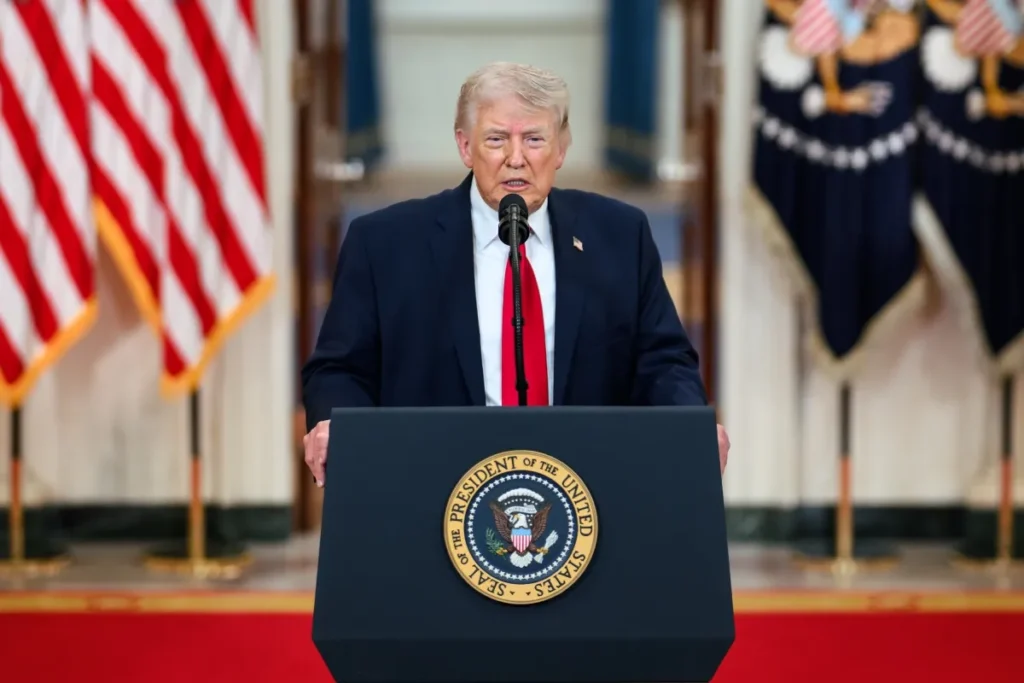 Trump anuncia bloqueio total de Ormuz