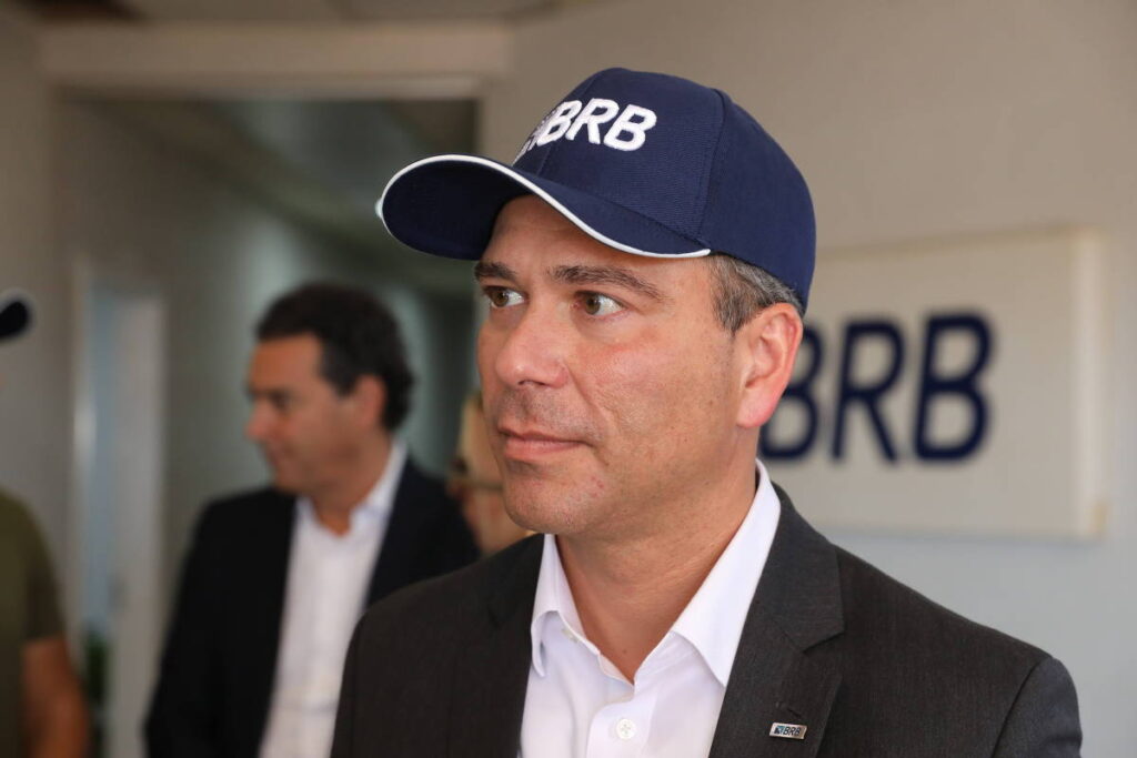 Ex-presidente do BRB sinaliza interesse em delação e pede saída da Papuda