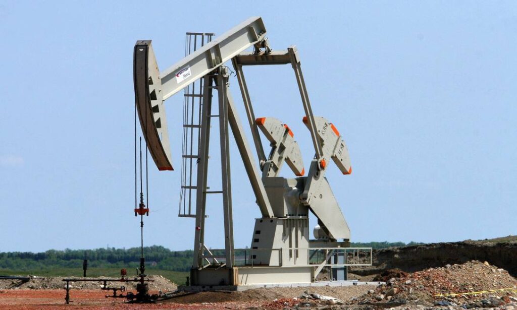 Petróleo cai quase 10% com anúncio de reabertura temporária do Estreito de Ormuz